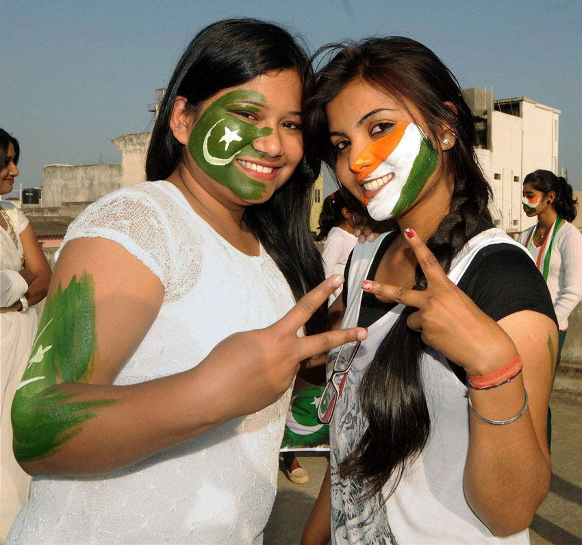 Youngsters get ready for the India vs. Pakistan match at World Cup 2015, in Ranchi, Feb. 14. (Press Trust of India)