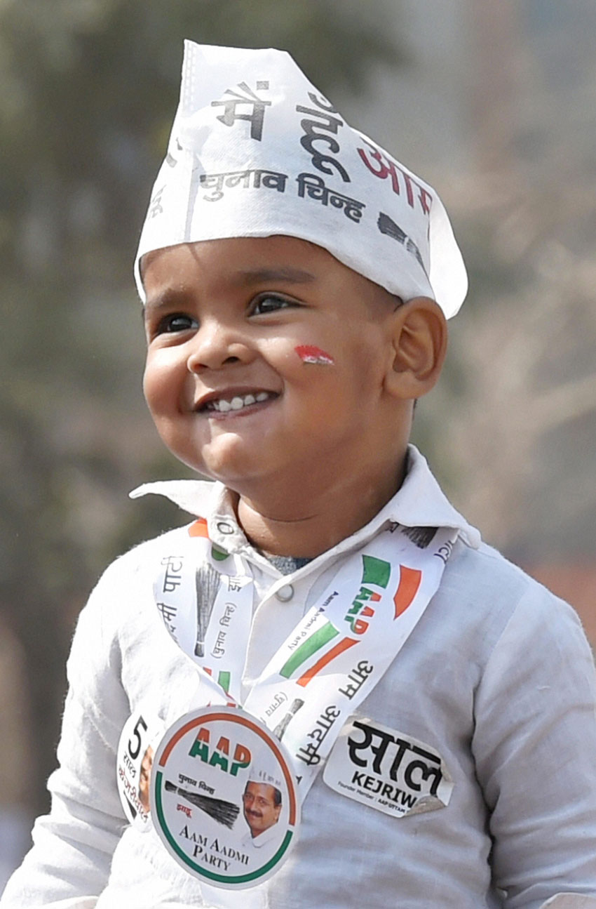 MAIN HOON AAP: A child in an AAP supporter's get up during the oath ceremony of Delhi Chief Minister Arvind Kejriwal at Ramlila Maidan in New Delhi, Feb. 14. (Atul Yadav | PTI)