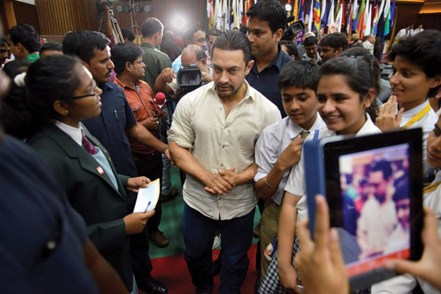 Aamir Khan (c) interacts with students at the Round Square International Conference 2014 in Bhopal, Sep. 29. [Photo: Press Trust of India]