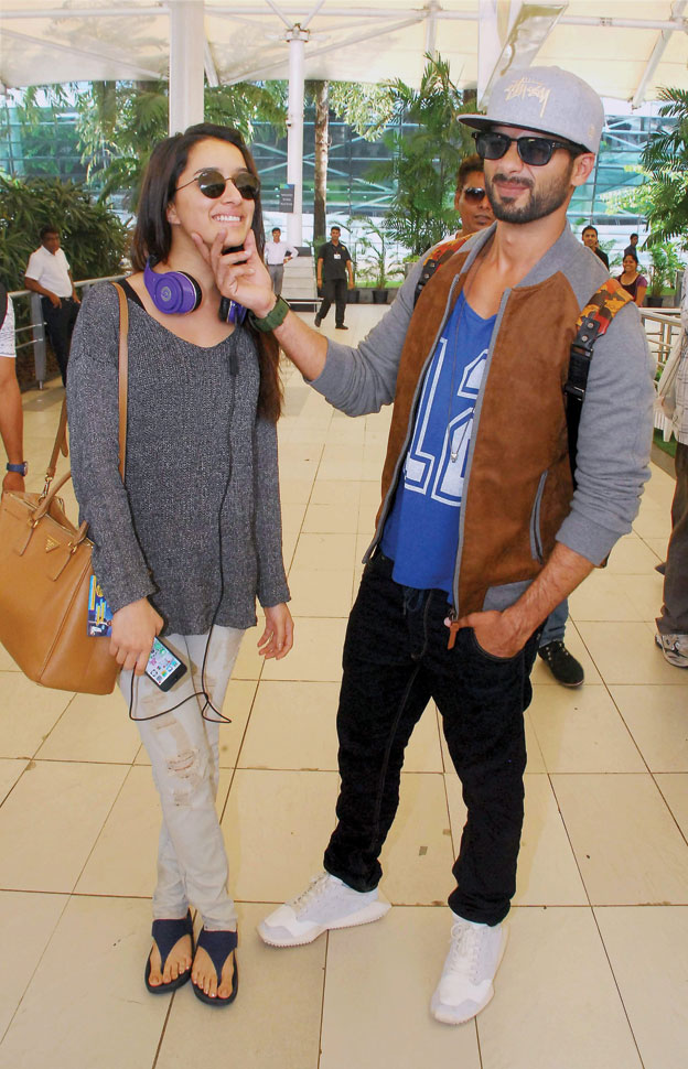 Shraddha Kapoor and Shahid Kapoor at Mumbai Airport, Sep. 27. [Photo: Press Trust of India]