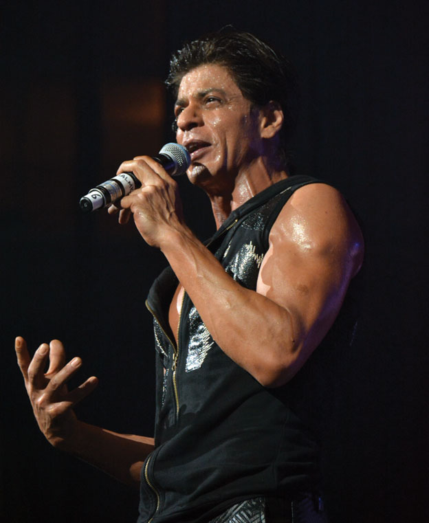 Shah Rukh Khan talks to the audience at the SLAM show in San Jose, Calif., Sep. 28. [Photo: Siliconeer]