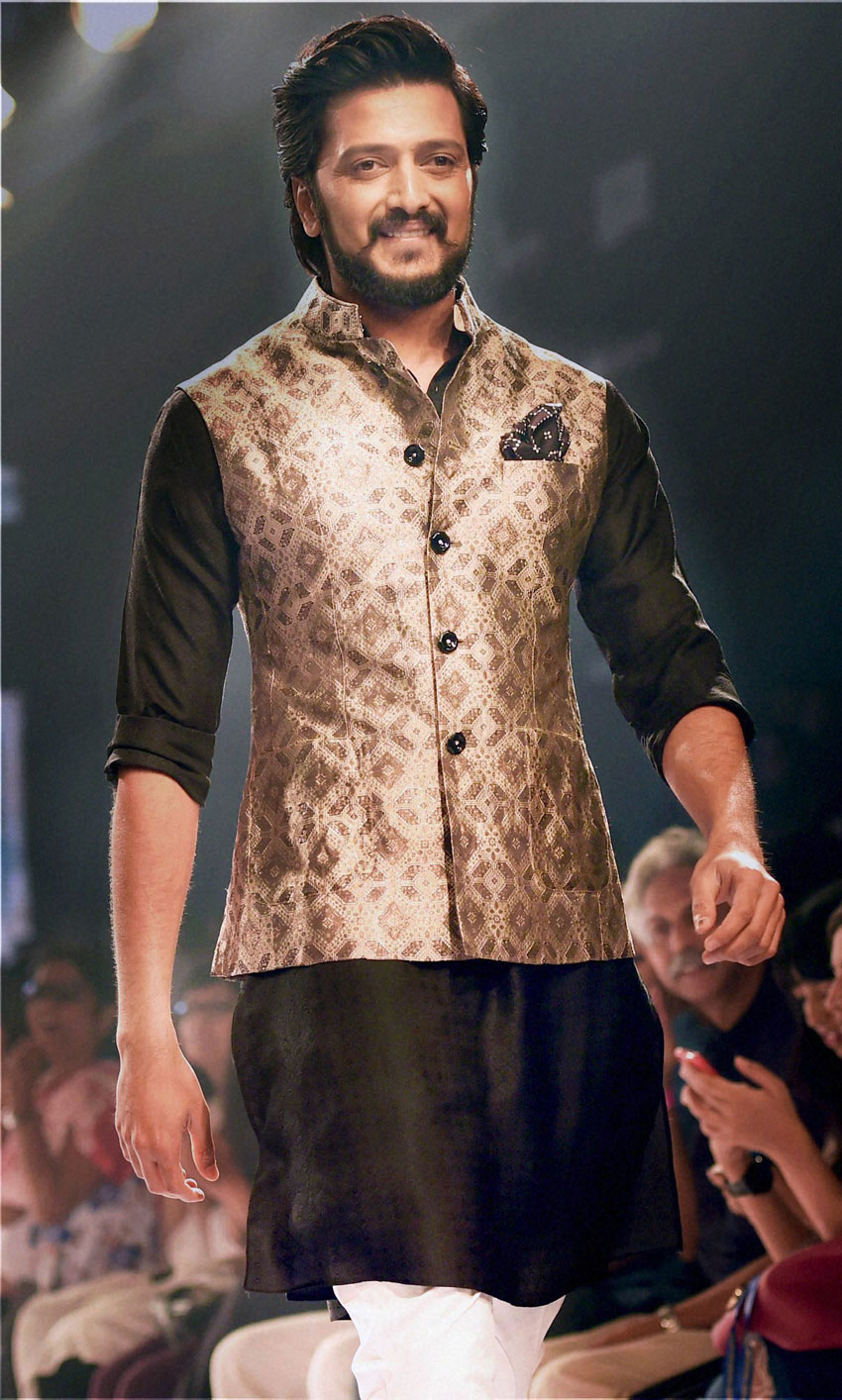 Bollywood actor Riteish Deshmukh walks the ramp during the Lakme´ Fashion Week Summer Resort 2015 in Mumbai. (Mitesh Bhuvad | PTI)