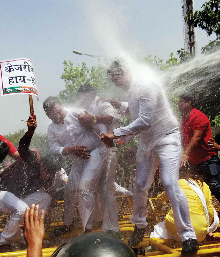 Farmer Gajendra Singh during Aam Aadmi Party’s rally against the Union government's Land Acquisition Bill at Jantar Mantar in New Delhi, Apr. 22. He committed suicide later that day. (Press Trust of India)