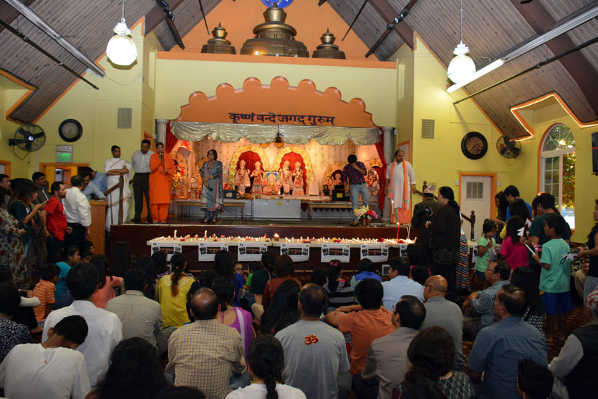 FIA of Northern California held a candlelight vigil and fundraiser at the Fremont Hindu Temple in support of the victims of Nepal Quake, Apr. 30. (Amar D. Gupta | Siliconeer)