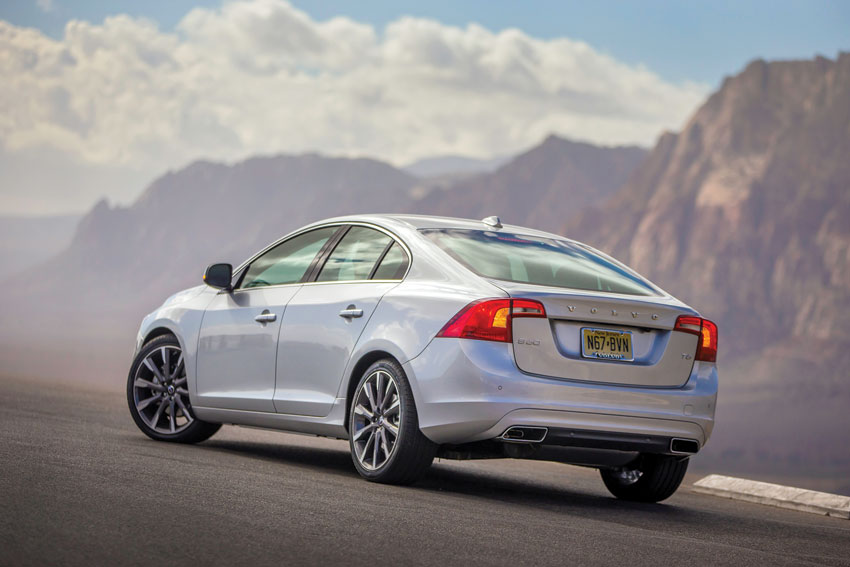 Exterior view of the 2015 Volvo S60. 