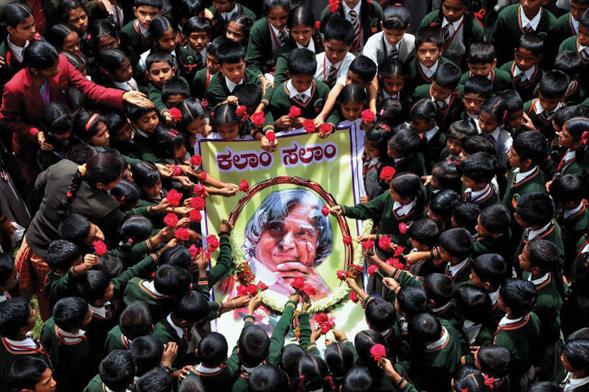 Students paying tribute to the former President A.P.J. Abdul Kalam at a school in Chikmagalur, July 28. (Press Trust of India) 