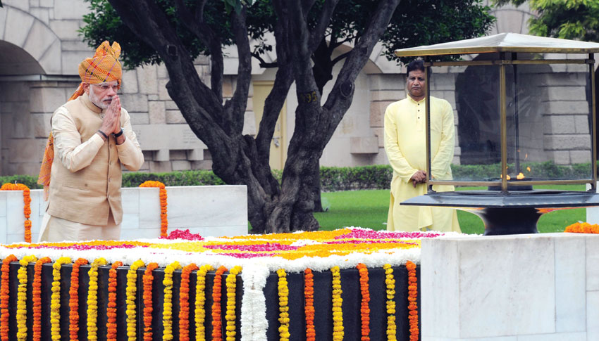 Prime Minister Modi paying homage at the samadhi of Mahatma Gandhi, at Rajghat, on the occasion of 69th Independence Day, in Delhi, Aug. 15. (Press Information Bureau) 