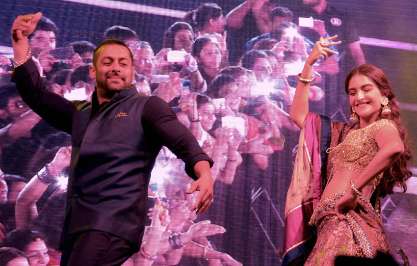 Salman Khan with Sonam Kapoor (r) at a Navratri festival in Ahmedabad, Oct. 21. (Press Trust of India)