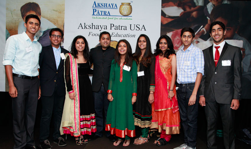 Akshaya Patra Youth Ambassadors and Bay Area Youth Chapter members with Omi Vaidya (4th from l) at the 2015 Bay Area event. 