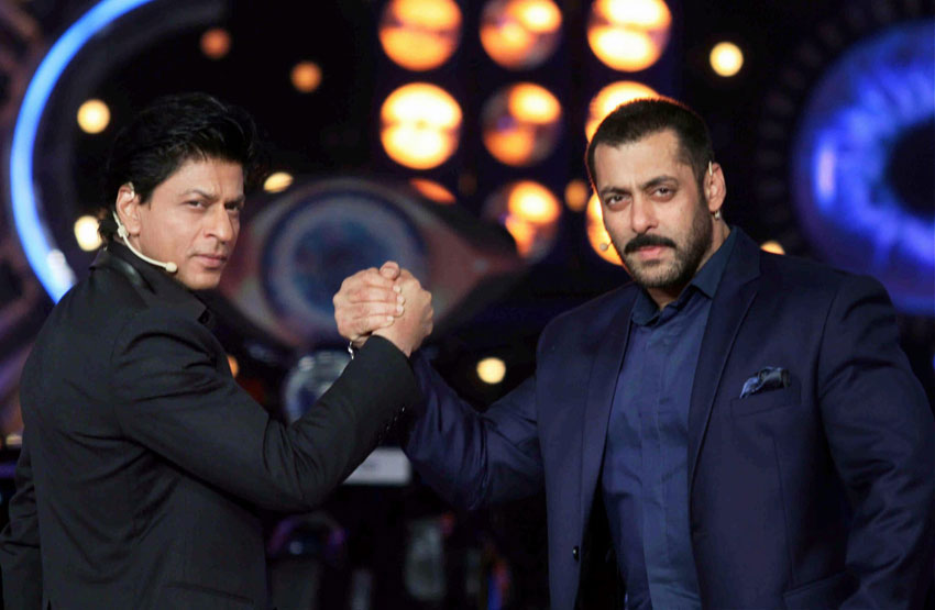 Salman Khan host with Shah Rukh Khan during the promotion of his film ‘#Dilwale’ on the set of #Colors "#BiggBoss" TV Reality Show at Lonavala near Mumbai. (Press Trust of India) 