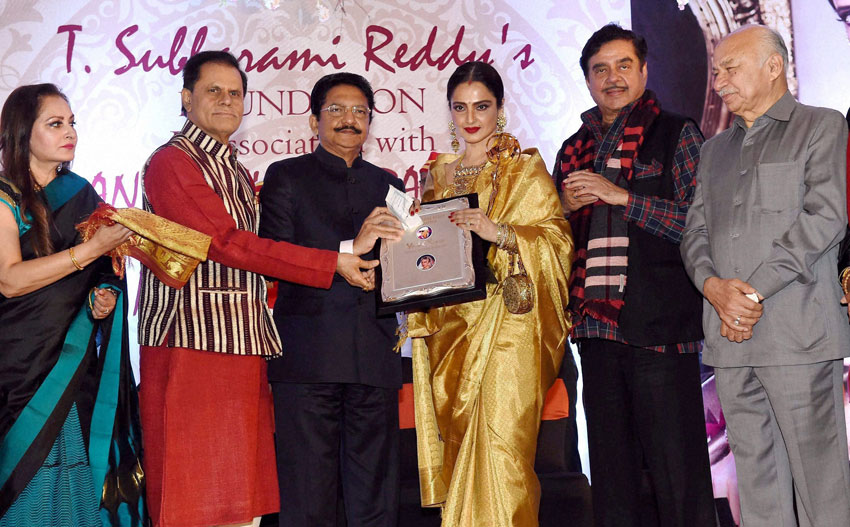 Jaya Prada, T. Subbarami Reddy, Maharashtra Governor C. Vidyasagar Rao, Shatrughan Sinha and Sushilkumar Shinde at the 3rd Yash Chopra Memorial award, conferred to veteran actress Rekha (c) in Mumbai, Jan. 25. (Mitesh Bhuvad | PTI) 