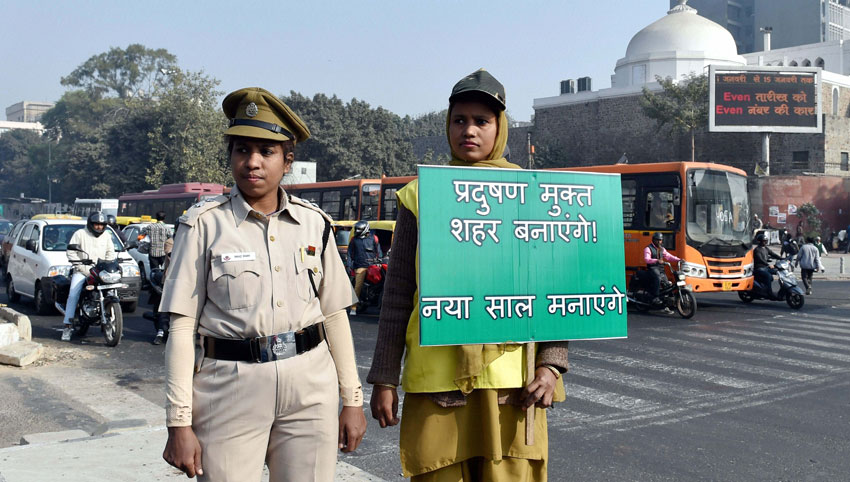 Civil Defense volunteers holding a placard at ITO as Odd-Even scheme restricting movement of private cars, is operational in New Delhi, Jan. 2. (Shahbaz Khan | PTI) 