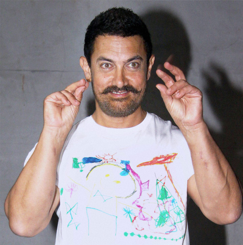 Aamir Khan celebrates his 51st birthday at his residence in Mumbai, Mar. 14. (Press Trust of India) 