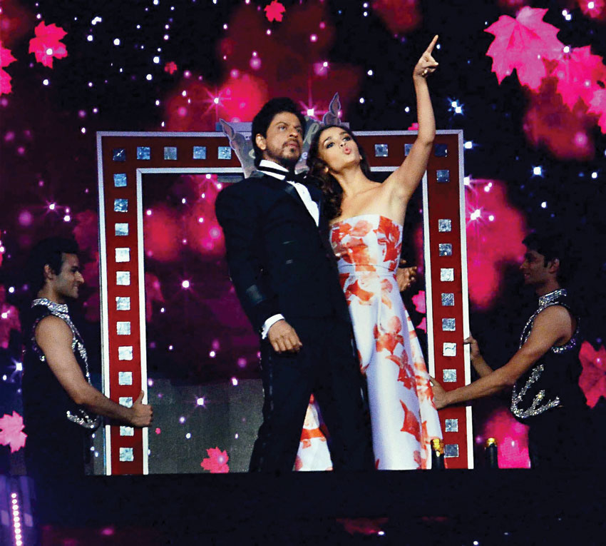 Shah Rukh Khan and Alia Bhatt perform during the ‘Filmfare Awards’ in Mumbai. (Press Trust of India) 