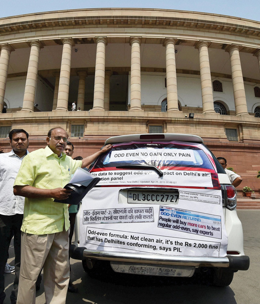 BJP MP Vijay Goel showing newspaper cuttings regarding Odd-Even impact,  pasted on his car during the Parliament Session in New Delhi, April 27. (Vijay Verma | PTI) 