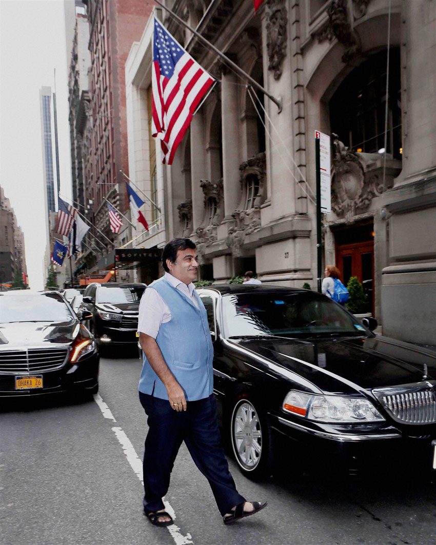 Nitin Gadkari walking towards the Harvard Club to attend a meeting with Indo American Chamber of Commerce in New York, July 13. (Press Trust of India)