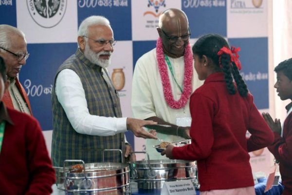 Siliconeer | Prime Minister Modi Serves Akshaya Patra’s 3 Billionth ...