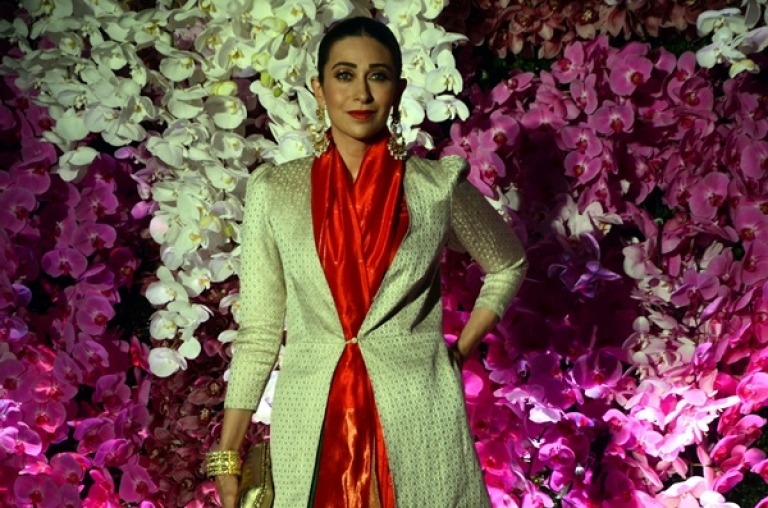 Karisma Kapoor's Saree Obsession Has A Biwi No.1 Connection!