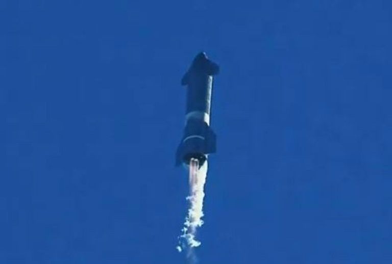 Siliconeer | SpaceX Prototype Blasts Off ... And Crashes In Fireball