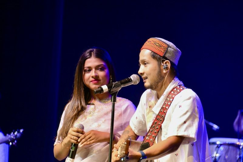 Arunita Kanjilal and Pawandeep Rajan - Indian Idol's favorite couple - performing a duet at the San Jose Civic Center on March 13th. 