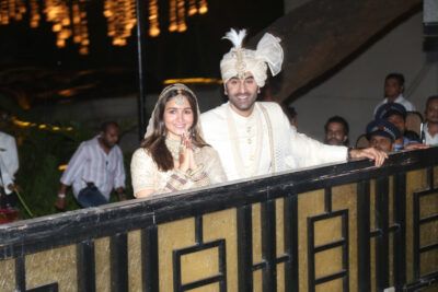 Ranbir Kapoor and Alia Bhatt gestures for photographs after tying the knot. (All Photos: APH Images)