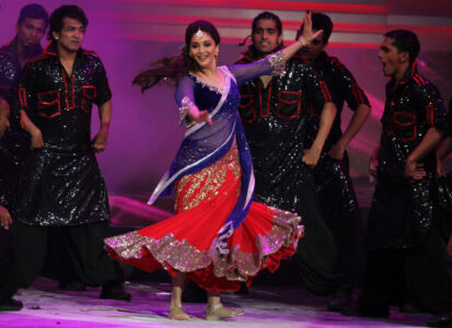 madhuri-performs-at-14th-tata-motors-iifa-awards-jpg